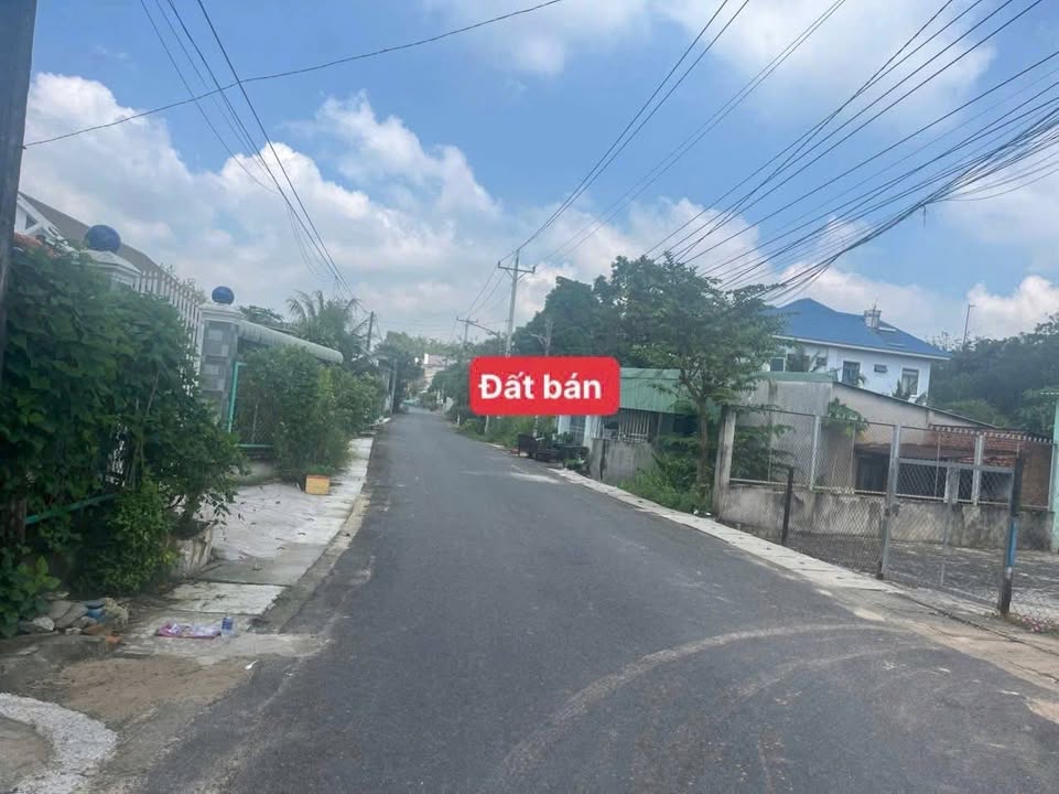 Đất Khu 3 Tân Định - Bến Cát 240m² giá 1.8 tỷ - Sổ hồng chính chủ, bớt lộc!