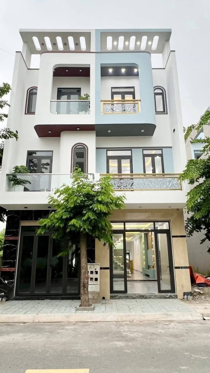 Nhà phố Bình Chuẩn, Thuận An 103m² giá 5.3 tỷ - Thiết kế hiện đại, gần chợ và trường học!