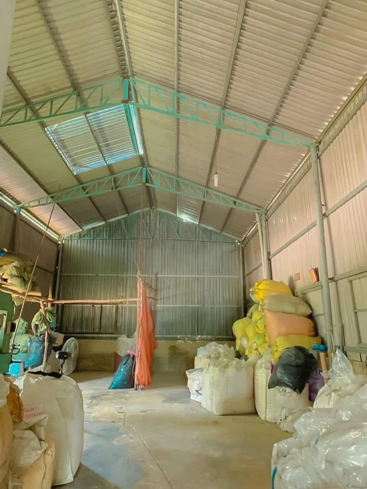 Xưởng mặt tiền Bùi Thị Xuân, Tân Bình, Dĩ An 248m² giá 9.6 tỷ - Thương lượng tốt!