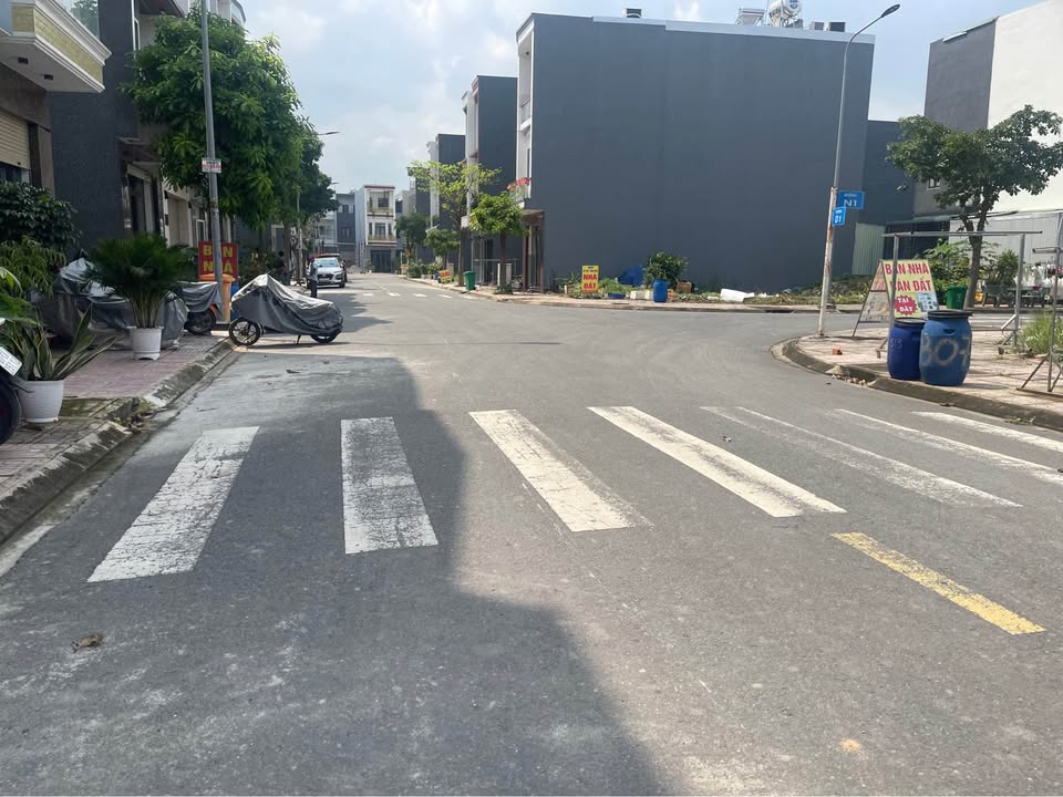 Nhà khu dân cư Lê Phong Dĩ An 65m² giá 3.7 tỷ - An ninh tốt, sẵn sàng ở ngay!