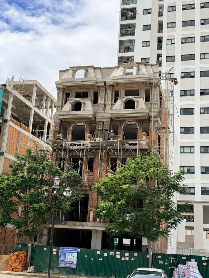 Bán 2 căn nhà liền kề KĐT Hà Quang 1, 220m² giá 35 tỷ - Tiềm năng kinh doanh cao!