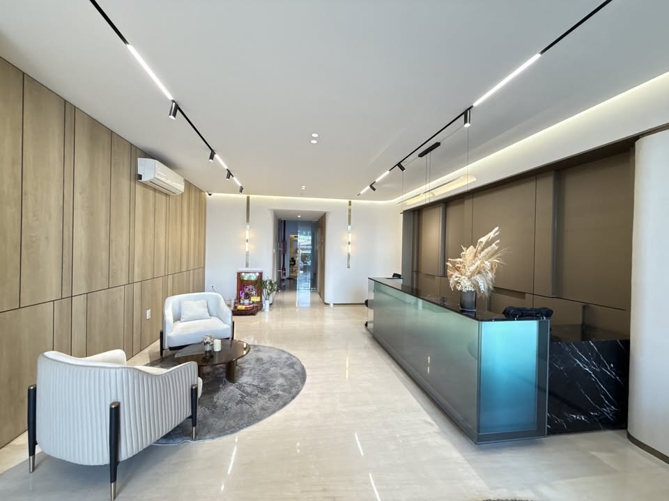 Tòa nhà mặt tiền Ung Văn Khiêm, Bình Thạnh 184m² giá 60 tỷ - Dòng tiền ổn định 150 triệu/tháng!