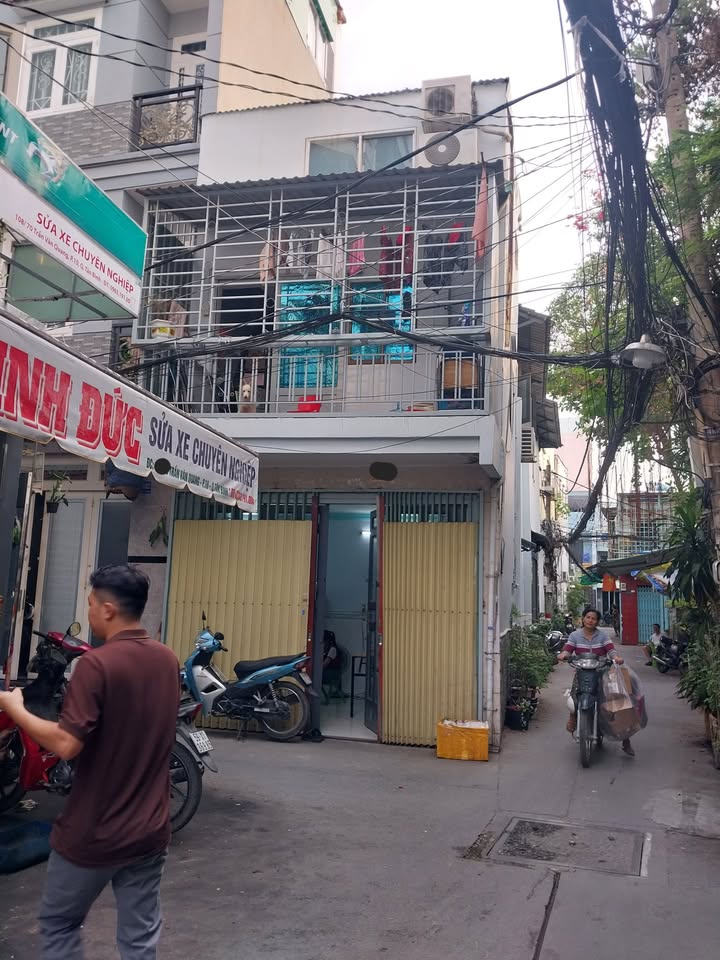 Nhà 3 tầng mặt hẻm Trần Văn Quang Tân Bình 20m² giá 2 tỷ - Đầu tư sinh lời hấp dẫn!