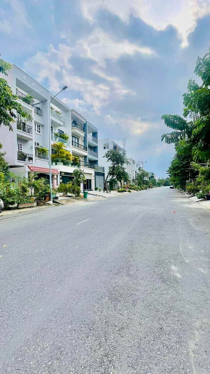 Nhà mặt đường 20m Phú Mỹ, Quận 7 | 90m² giá 16 tỷ - Đầu tư sinh lời ngay!