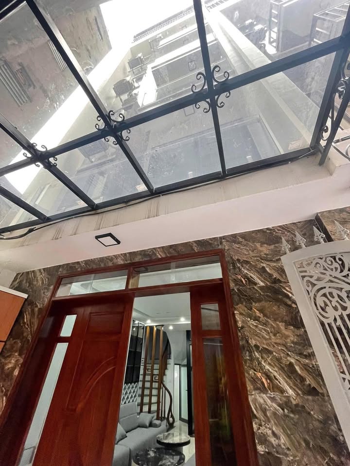 Nhà phố Bồ Đề Long Biên 40m² giá thỏa thuận - Thang máy tiện lợi!