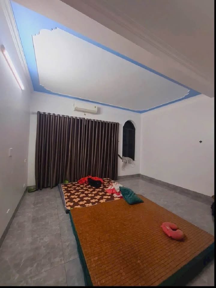 Nhà 3 tầng thôn Tiền, Văn Môn 175m² giá 4.1 tỷ - Thiết kế hiện đại, gara ô tô thoải mái!