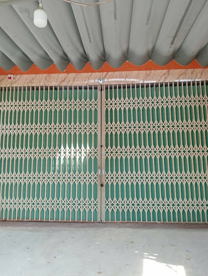 Nhà mặt tiền đường Song Hành, quận 12, 130m² giá 15 triệu - Nhà đẹp, gác lửng!