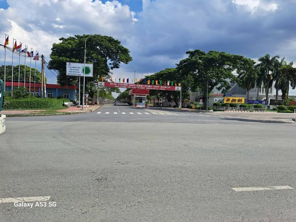 Lô đất mặt tiền đường Nguyễn Trung Trực, Bến Lức 2000m² giá 45 tỷ - Đầu tư sinh lời ngay!