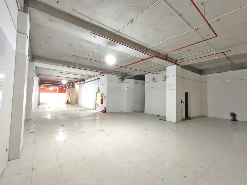 Cho thuê FrontHouse Nguyễn Lương Bằng Đống Đa 400m² - Mặt tiền 9m, tiện ích đầy đủ!