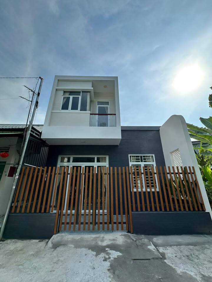 Nhà mới xây tại Mỹ Thới, Long Xuyên 92m² giá chỉ 2.1 tỷ - Cơ hội không thể bỏ lỡ!