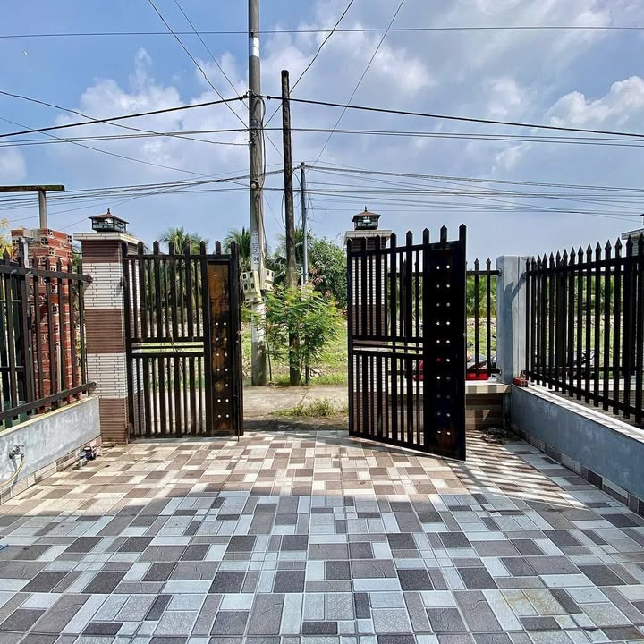 Nhà 1 Trệt 1 Lầu tại xã Phú Hưng, Bến Tre 162m² giá 1.5 tỷ - Sổ đỏ chính chủ, tiện nghi đầy đủ!