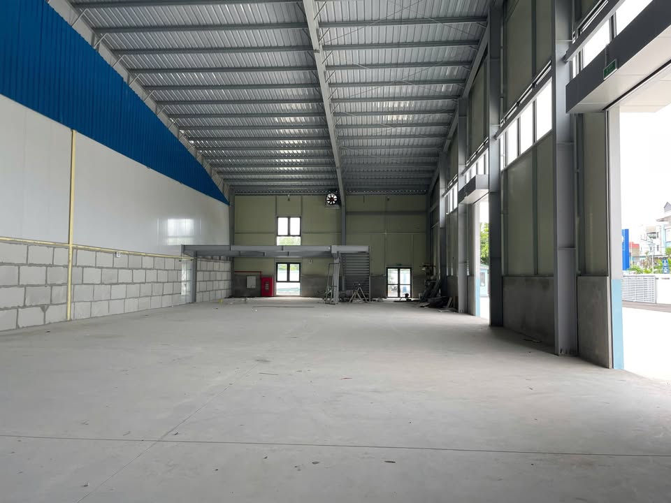 Kho xưởng cho thuê Thạch Bích 10.000m² giá chỉ 120 triệu/tháng - Đầy đủ tiện ích