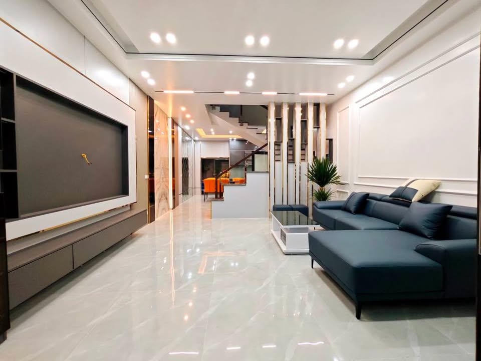 Nhà đẹp phố Hoàng Ngọc Phách, Hải Phòng 55m² giá 5.65 tỷ - Sổ đỏ chính chủ!