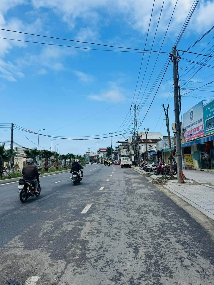 Đất nền Xóm 1 Phú Thượng 180m² giá 3.5 tỷ - Vị trí đắc địa gần Phạm Văn Đồng!