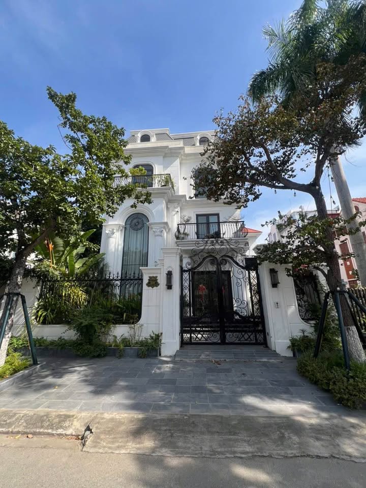 Biệt thự Sao Đỏ Anh Dũng 200m² giá 20 tỷ - Vị trí đắc địa, tiện ích xung quanh đầy đủ!