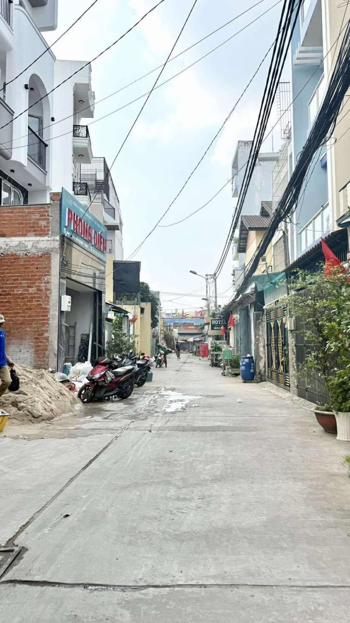 Đất Bình Tân 100m² giá 7.2 tỷ - Hẻm xe hơi, xây dựng tự do!