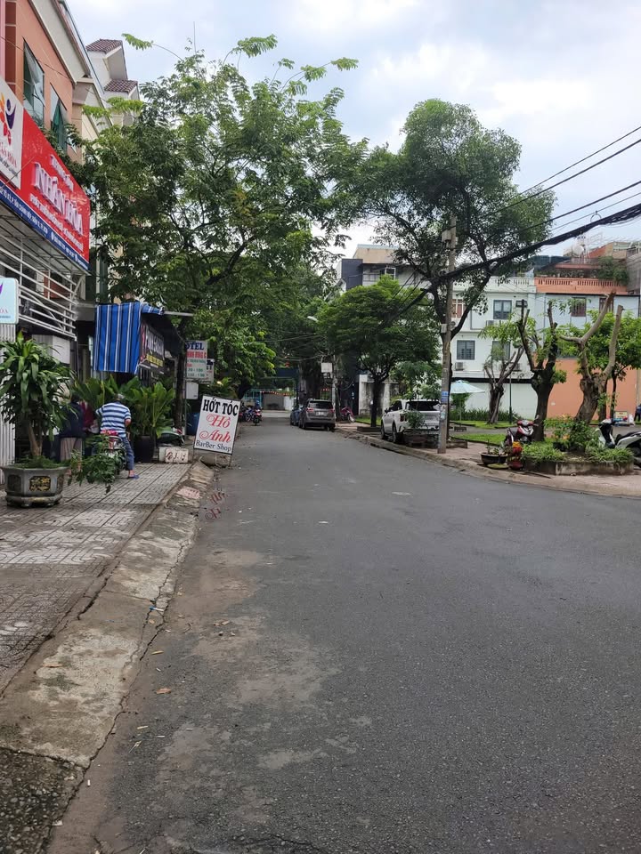 Nhà mặt tiền Trục nhánh Tô Ký, Quận 12, Diện tích 120m², Giá 12 tỷ - Khu vực sầm uất, tiện lợi!