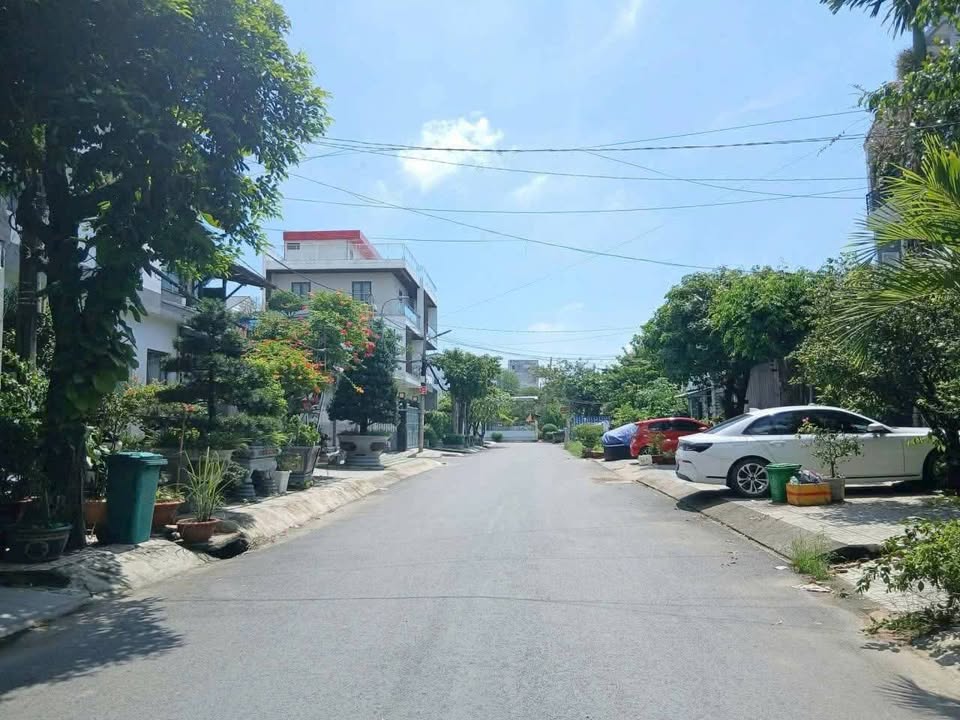 Biệt thự 4 tầng 198m² Hiệp Bình Chánh giá 23 tỷ - Khu dân trí cao bên sông!