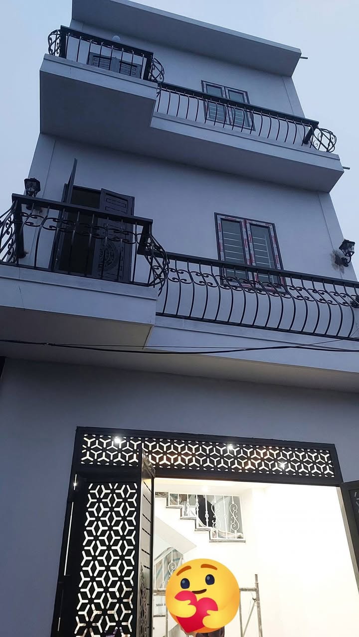 Nhà 3 tầng mới tại đường Trần Đăng Ninh, Lạng Sơn 100m² giá 2.4 tỷ - Chính chủ bán gấp!