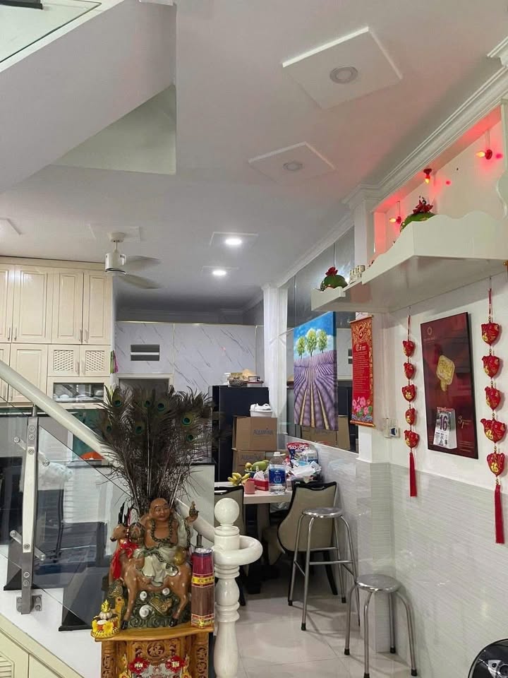 Nhà phố Ba Đình Quận 8 49.5m² giá 5.2 tỷ - Nhà mới đẹp, sẵn sàng vào ở!