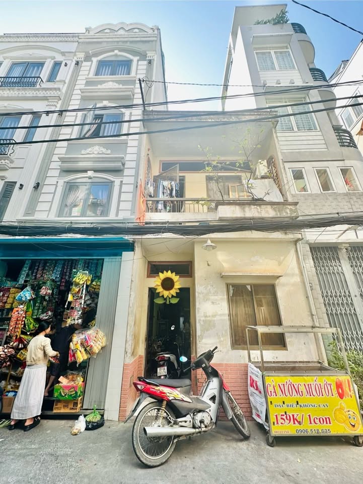 Nhà riêng 2 tầng Hẻm 5m Nguyễn Ngọc Lộc Quận 10, 30m² giá 6.48 tỷ - Chính chủ bán gấp!