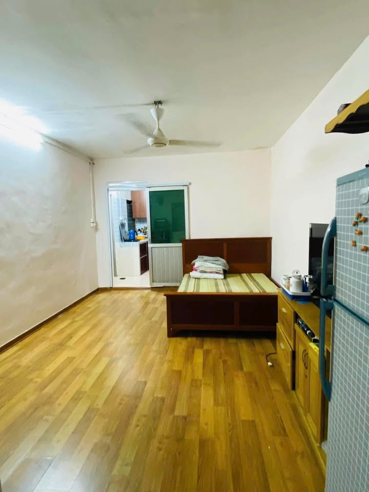 Nhà cho thuê tầng 5, C14 Thanh Xuân Bắc 60m² giá 7 triệu - Thiết kế thông thoáng, đầy đủ nội thất!