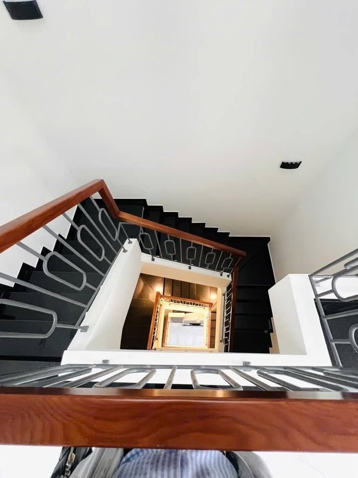 Nhà 4 Tầng Hẻm VIP 8m Bà Điểm 88m² - Sổ Hồng Riêng, An Ninh Tối Đa!