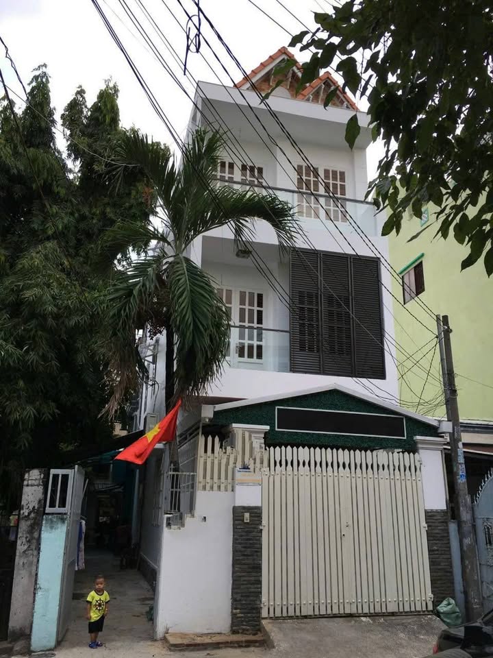 Nhà bán Gò Vấp 68m² giá 10.8 tỷ - Hướng Đông, tiện nghi đầy đủ!