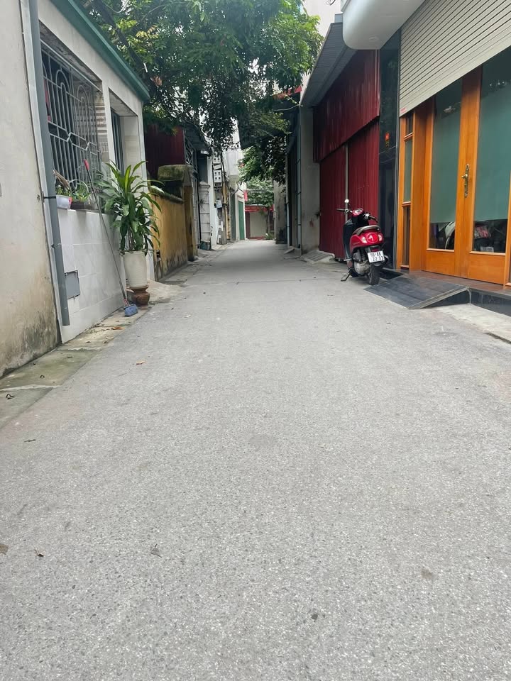 Nhà riêng Bắc Giang 47m² giá 2.4 tỷ - Đường ô tô, tiện ích đầy đủ!