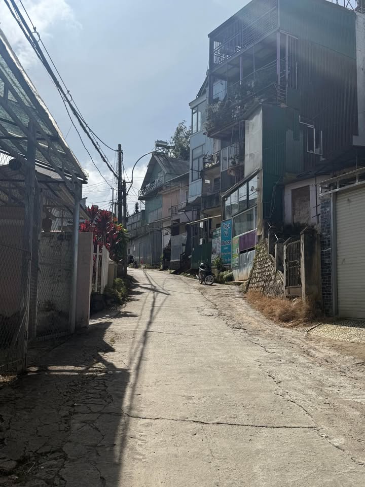 Đất Hẻm Ô Tô Lớn Đường Nguyễn Siêu, Đà Lạt 124.23m² - Sổ đỏ chính chủ!