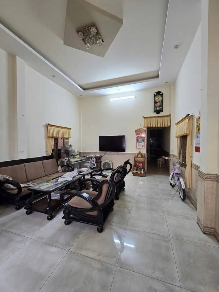 Nhà 2 tầng trung tâm Hải Châu 102m² giá 5.8 tỷ - An ninh tốt, tiện ích đầy đủ!