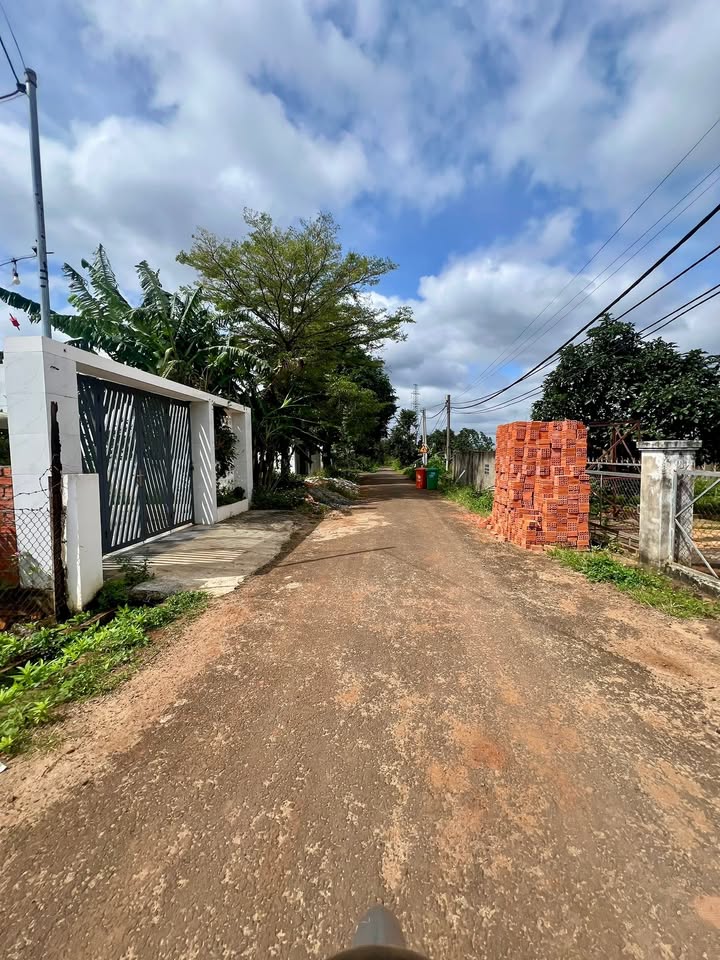 Đất mặt tiền đường G, phường Buôn Ma Thuột, 200m² - Sổ đỏ chính chủ, giá 1.65 tỷ