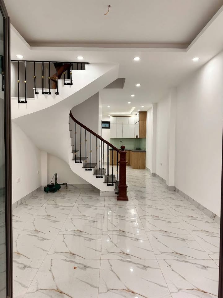 Nhà 5 tầng Tây Mỗ 42m² giá 7 tỷ - Ô tô đỗ cửa, gần chợ sầm uất!