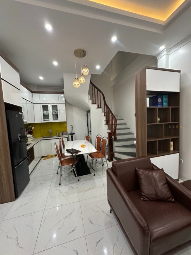 Nhà phố KĐT Đại Kim 45m² giá chỉ 11 tỷ - Ô tô vào nhà, Sổ đỏ chính chủ!