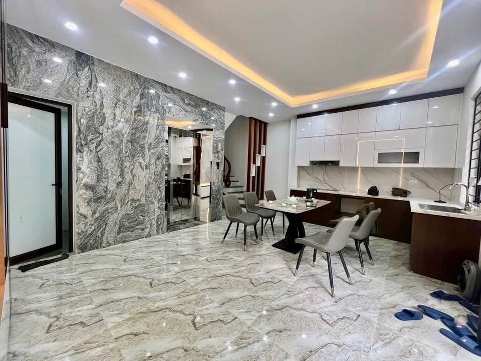 Nhà 6 tầng Hoàng Như Tiếp 48m² giá 11 tỷ - Sẵn sàng vào ở ngay!