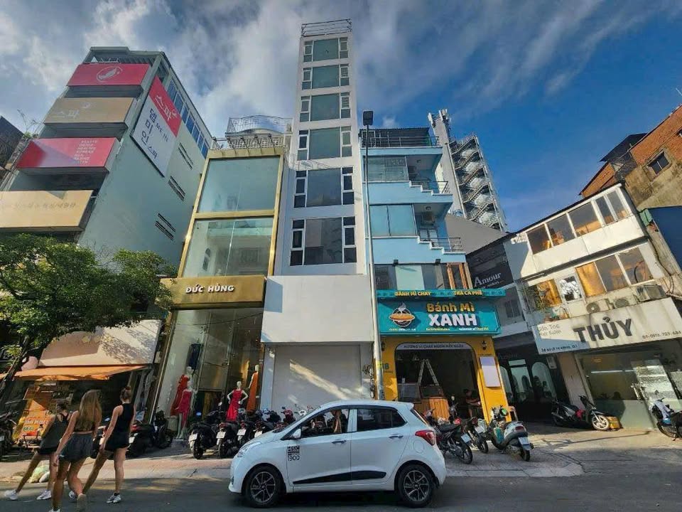 Nhà Mặt Tiền 40 Lê Thị Riêng, Quận 1 - Diện tích 42.73m² - Đầu tư sinh lời 90 triệu/tháng!