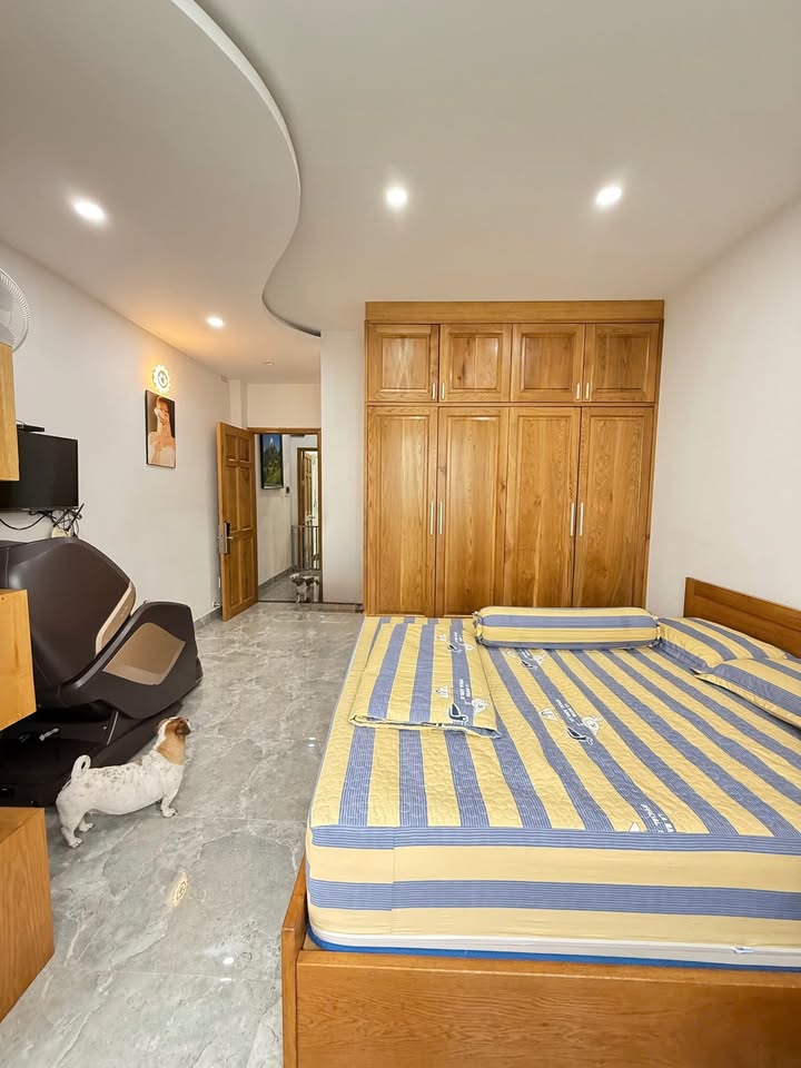 Bán nhà hẻm Cách Mạng Tháng 8, Q.3 – 53m² giá chỉ 12.5 tỷ – Sổ hồng đầy đủ!