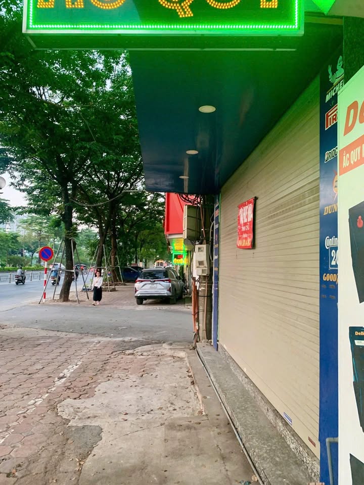 Nhà cho thuê 2 tầng mặt phố Võ Chí Công, Tây Hồ 45m² - Giá 16 triệu, ô tô đỗ cửa!