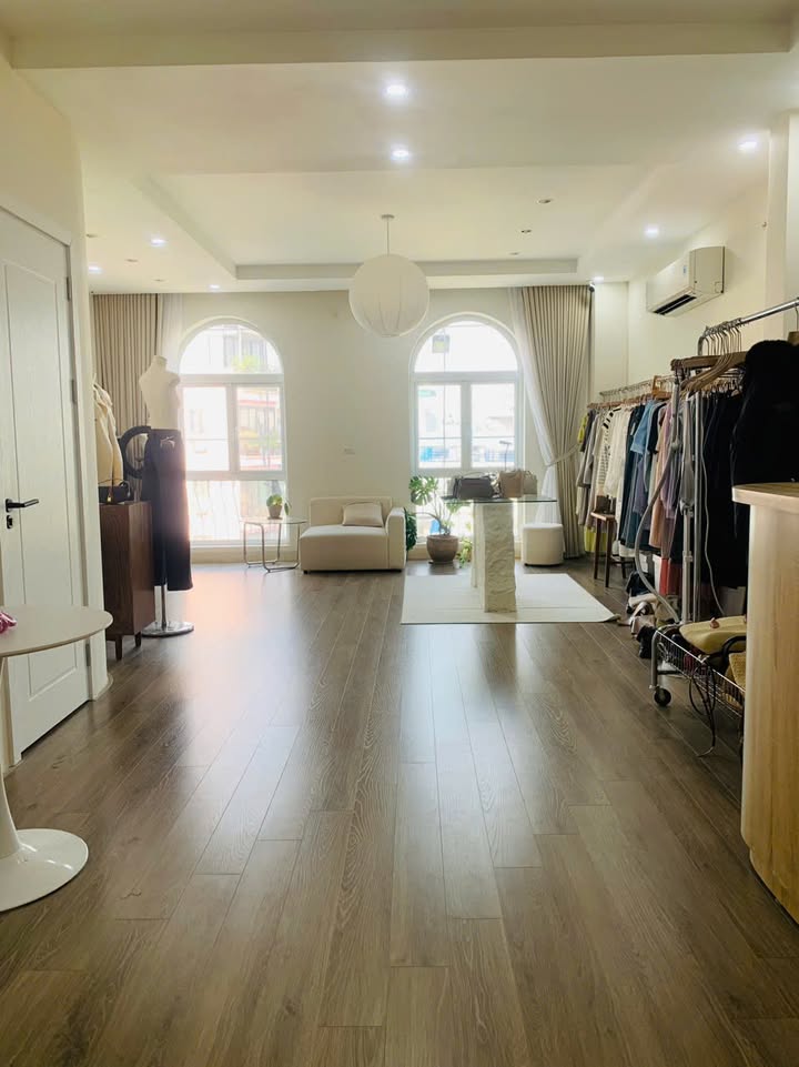 Văn phòng cho thuê tại Trung Phụng, Đống Đa, 70m² giá 12 triệu - Nằm ngay mặt đường!