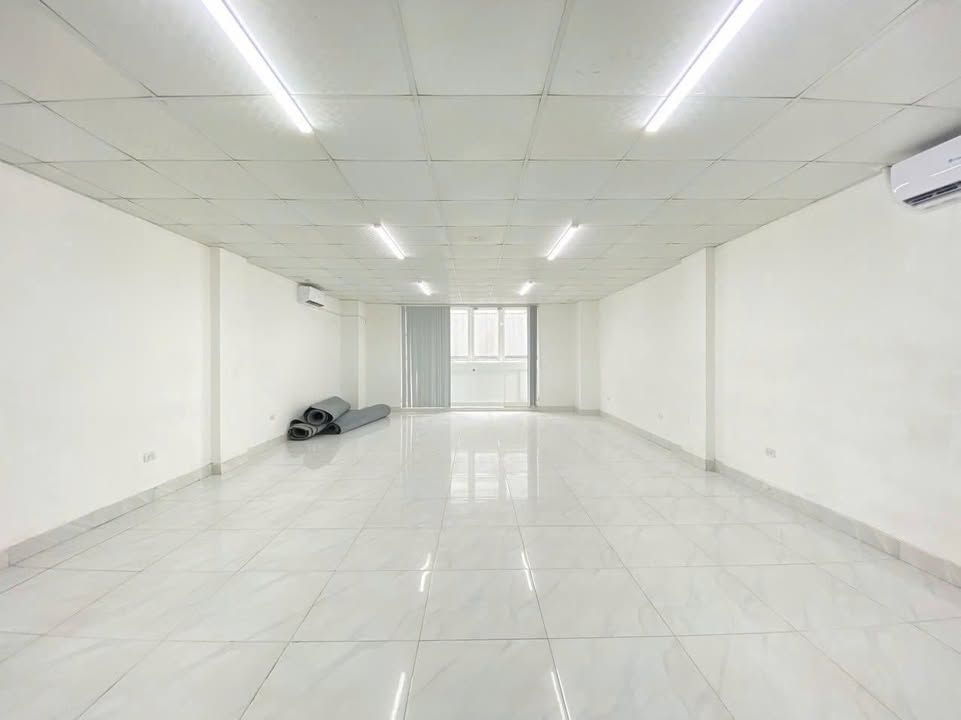 Văn phòng cho thuê tại 42/75 Nguyễn Xiển, Thanh Xuân 70m² giá 12 triệu - Thang máy và an ninh tốt!