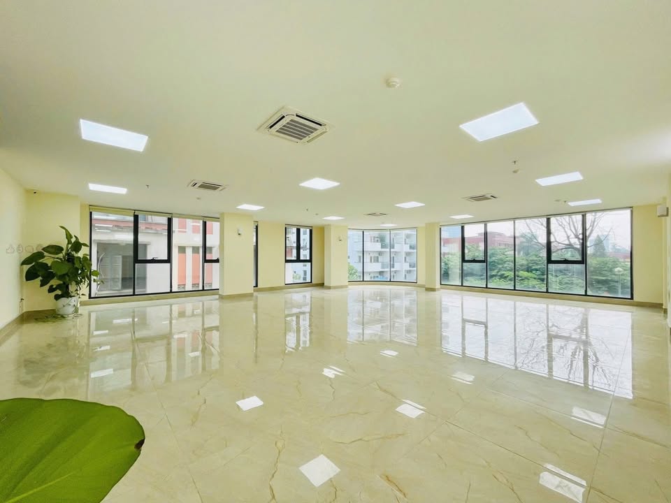 Văn phòng cho thuê tại Eurowindow Đống Đa 300m² giá 90 triệu - Full nội thất hiện đại!