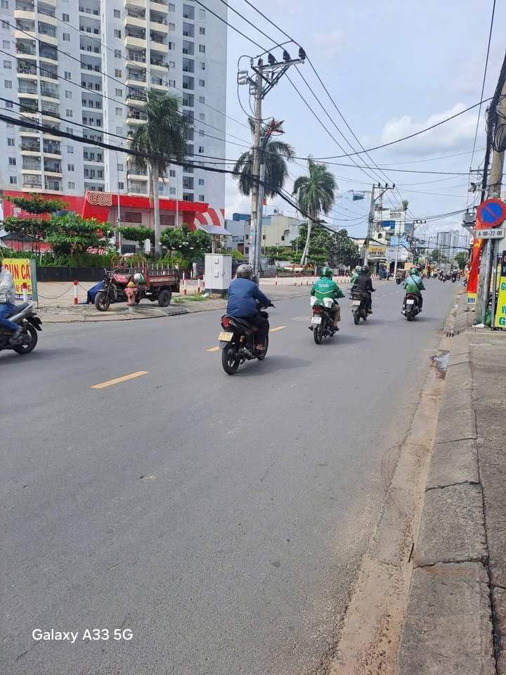 Nhà mặt tiền Thoại Ngọc Hầu, Tân Phú 154m² - Giá thuê chỉ 21 triệu/tháng!