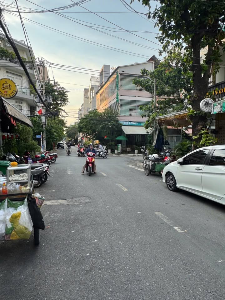 Nhà mặt tiền đường Ỷ Lan, Tân Phú 61m² giá 9 triệu - Kinh doanh thuận lợi!