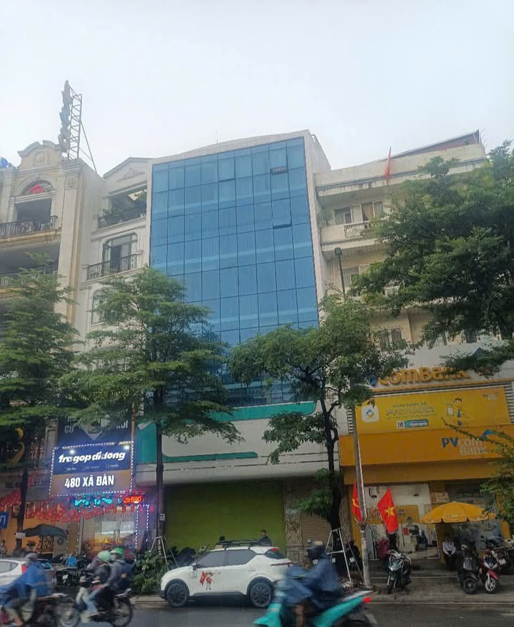 Nhà mặt tiền Phạm Văn Đồng, Cầu Giấy 90m² - Thiết kế hiện đại, cho thuê ngay!