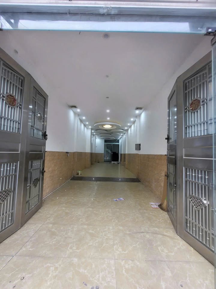 Cho thuê mặt bằng 180m² Lê Trọng Tấn, Hà Đông - Giá chỉ 15 triệu/tháng