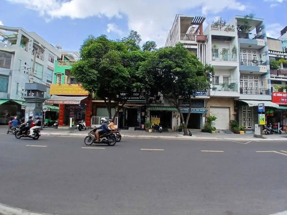 Nhà mặt tiền đường Hàn Hải Nguyên quận 11, diện tích 40m², giá 11.8 tỷ - Kinh doanh lý tưởng!