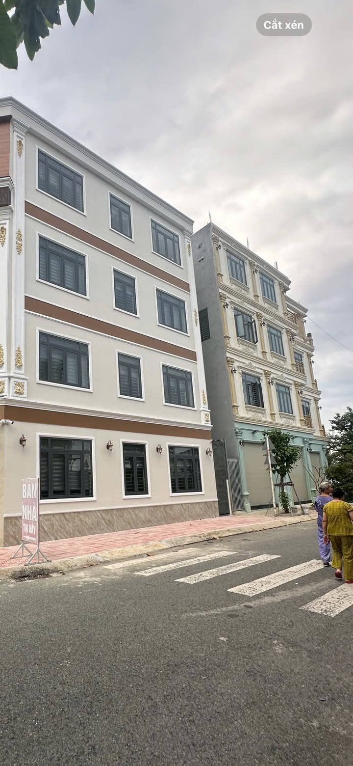 Nhà phố 2 mặt tiền tại KDC Phú Hồng Thịnh 10, Bình Dương 63m² giá 7.8 tỷ - Nhà mới vào ở ngay!