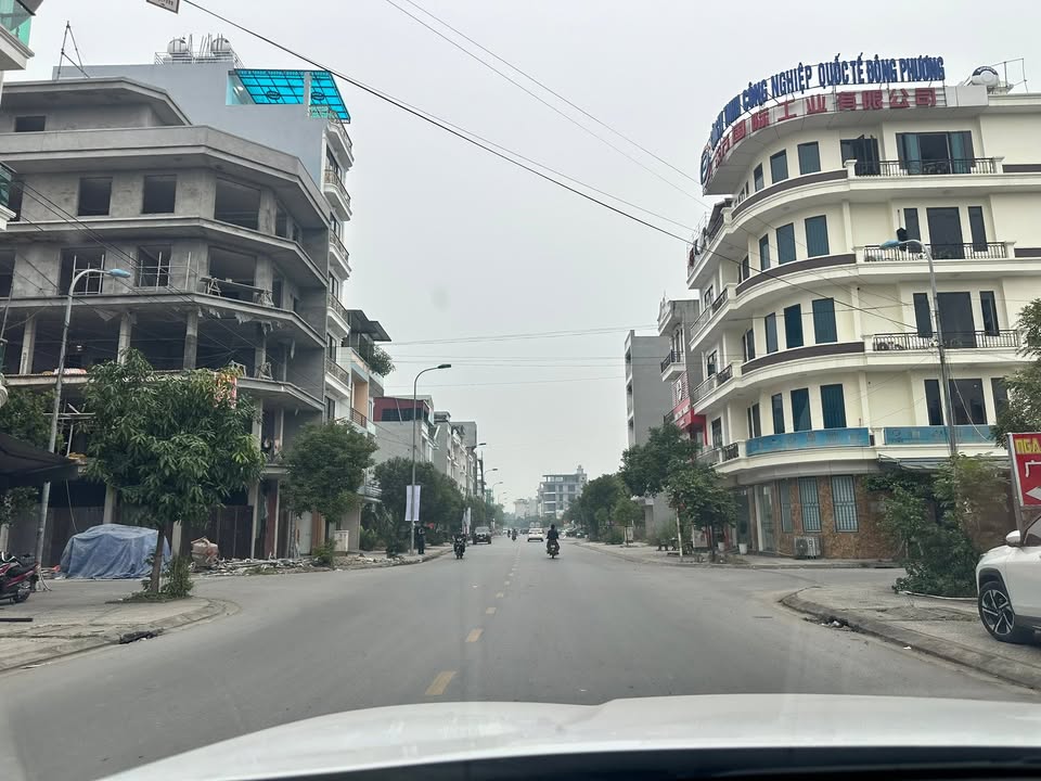 Lô đất góc đường Nguyễn Quyền, Đại Phúc, 77m² - Gần bãi xe thoáng mát!