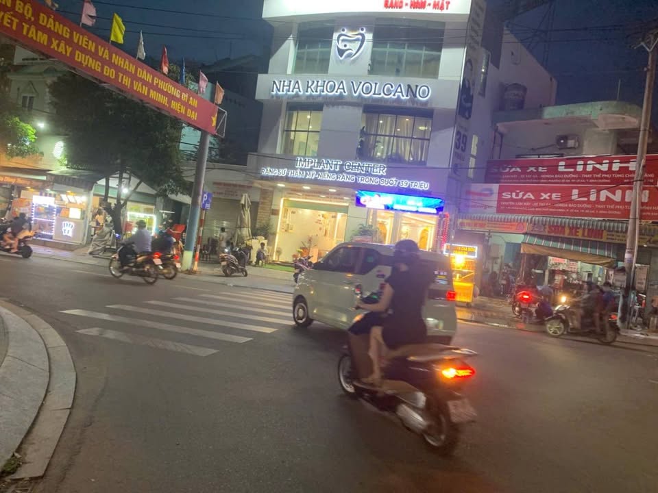 Nhà 2 Tầng Dĩ An 58m² giá 2.79 tỷ - Gần phố ẩm thực Trần Quốc Toản!