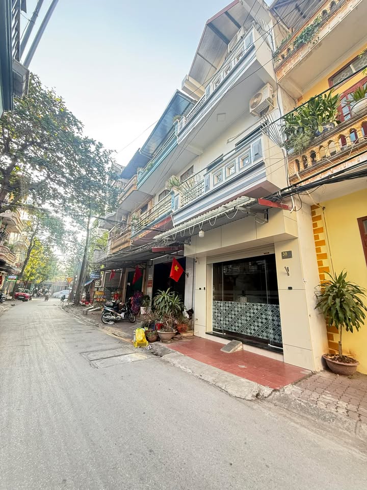 Nhà 3 tầng chính chủ tại Phường Hoàng Văn Thụ 30m² giá chỉ 300 triệu - Sẵn sàng vào ở!